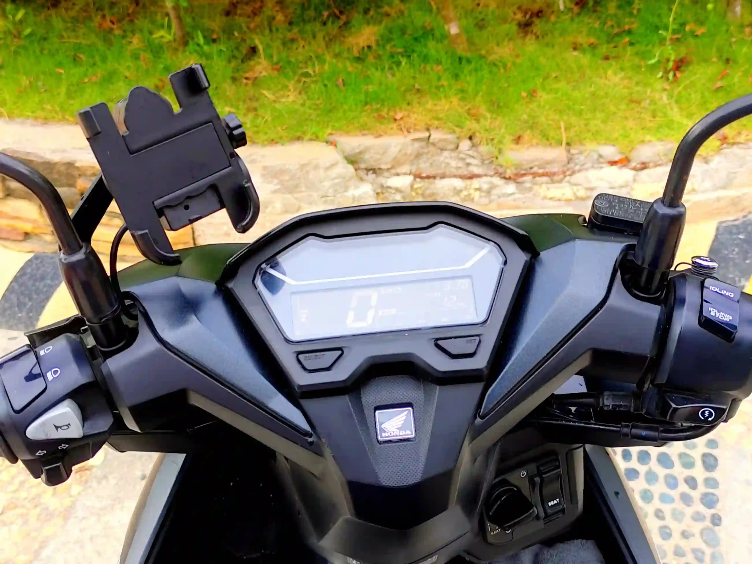 GOODBIKE Rental Bohol Honda Click 150i Black Phone Holder