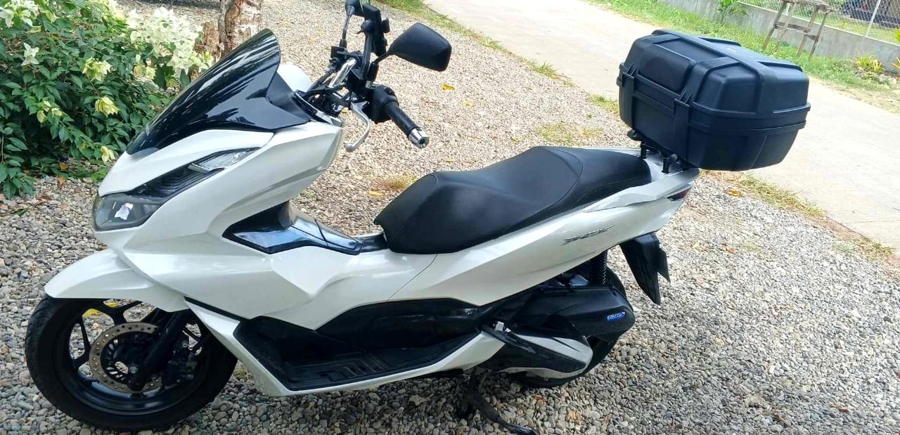 Honda PCX 160i with Big Box