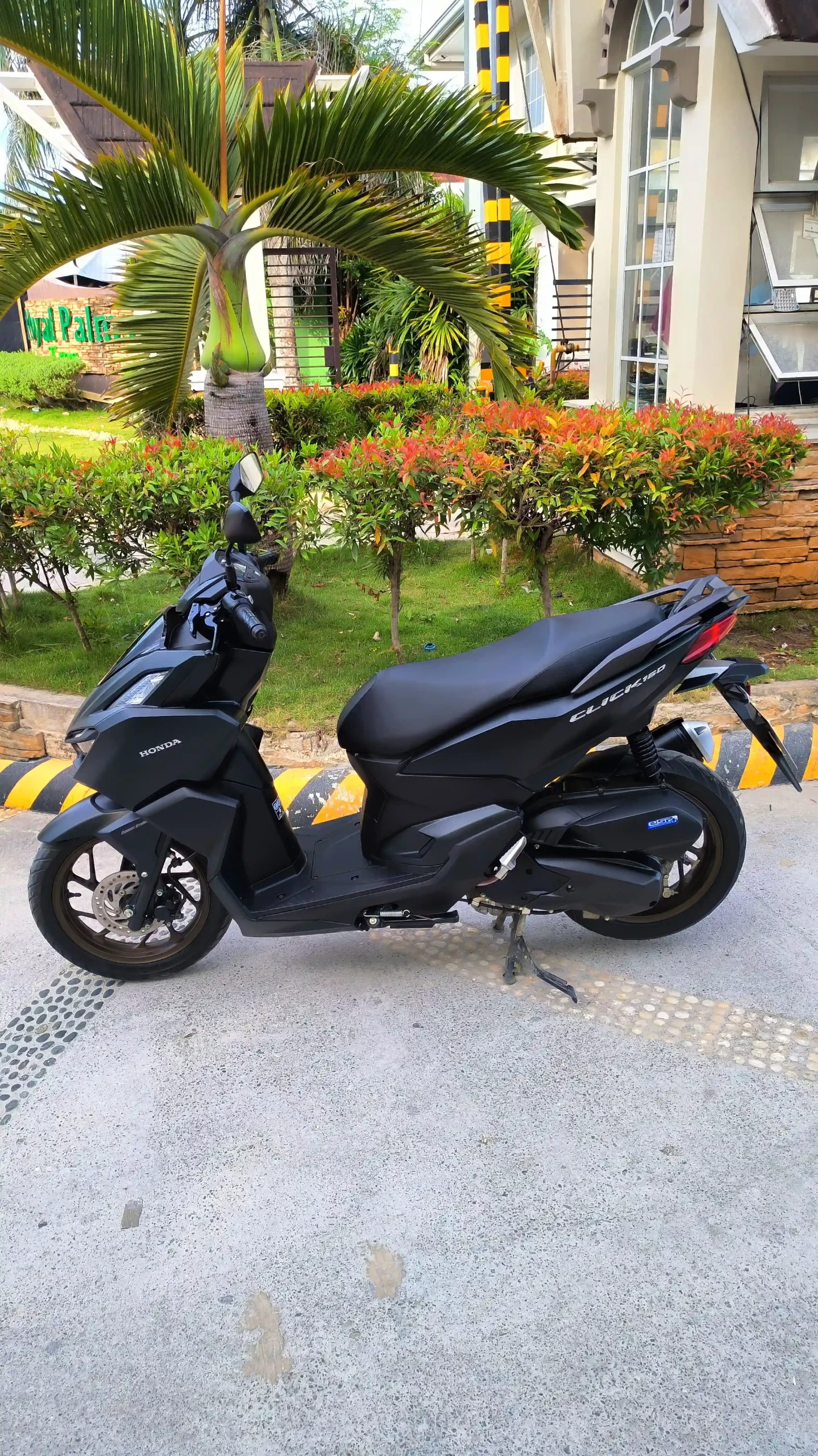 Honda Click 160i (left2)